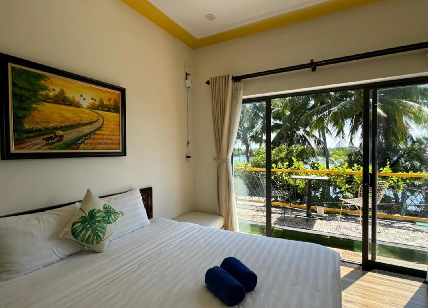 Coral Riverside Homestay & Hostel contacts