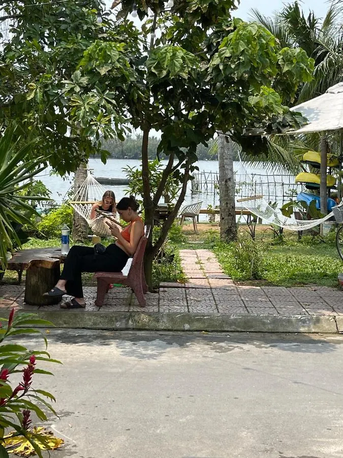Coral Riverside Homestay & Hostel Χόι Αν