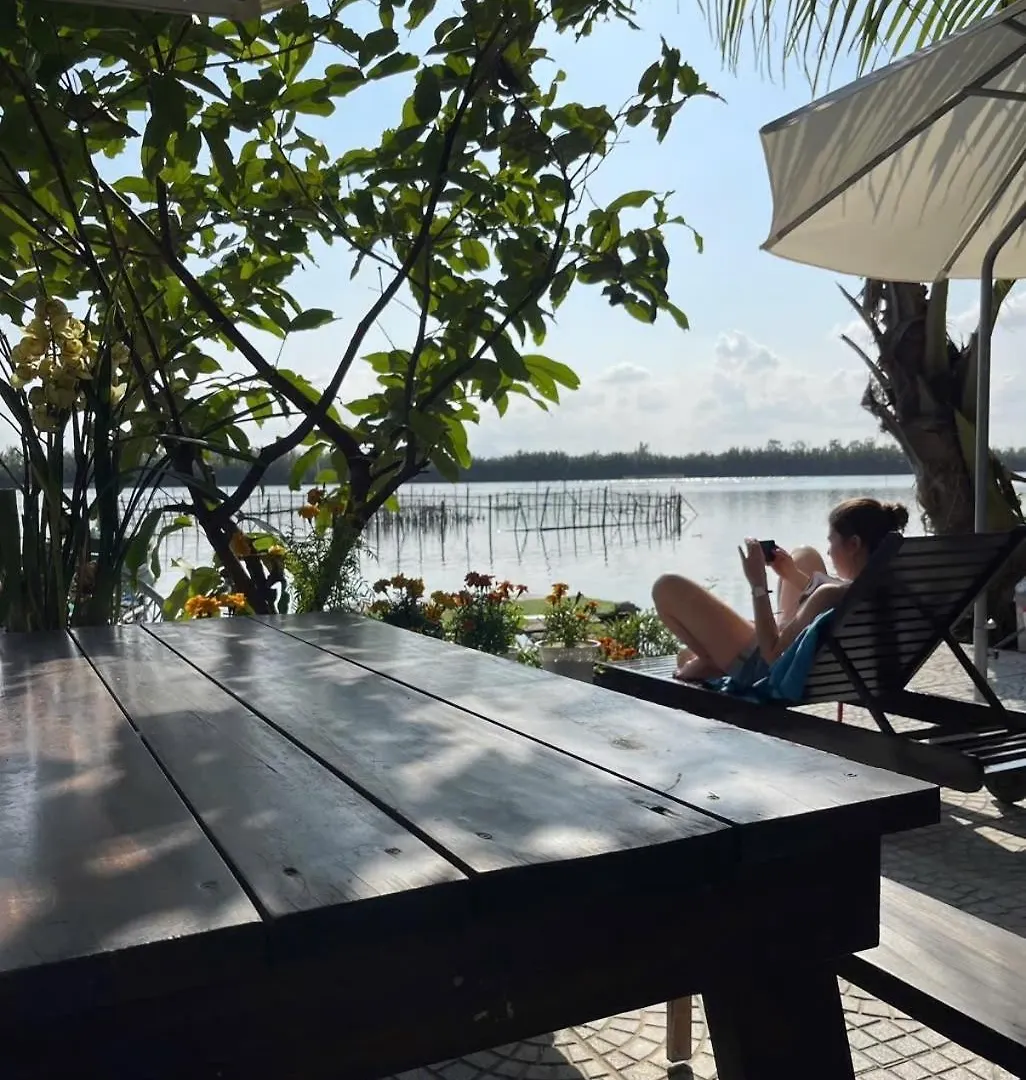 Coral Riverside Homestay & Hostel Χόι Αν